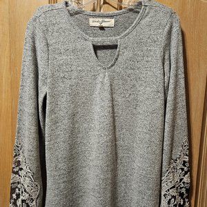 Wonder Blossom nyc Women's Sweater Size Medium